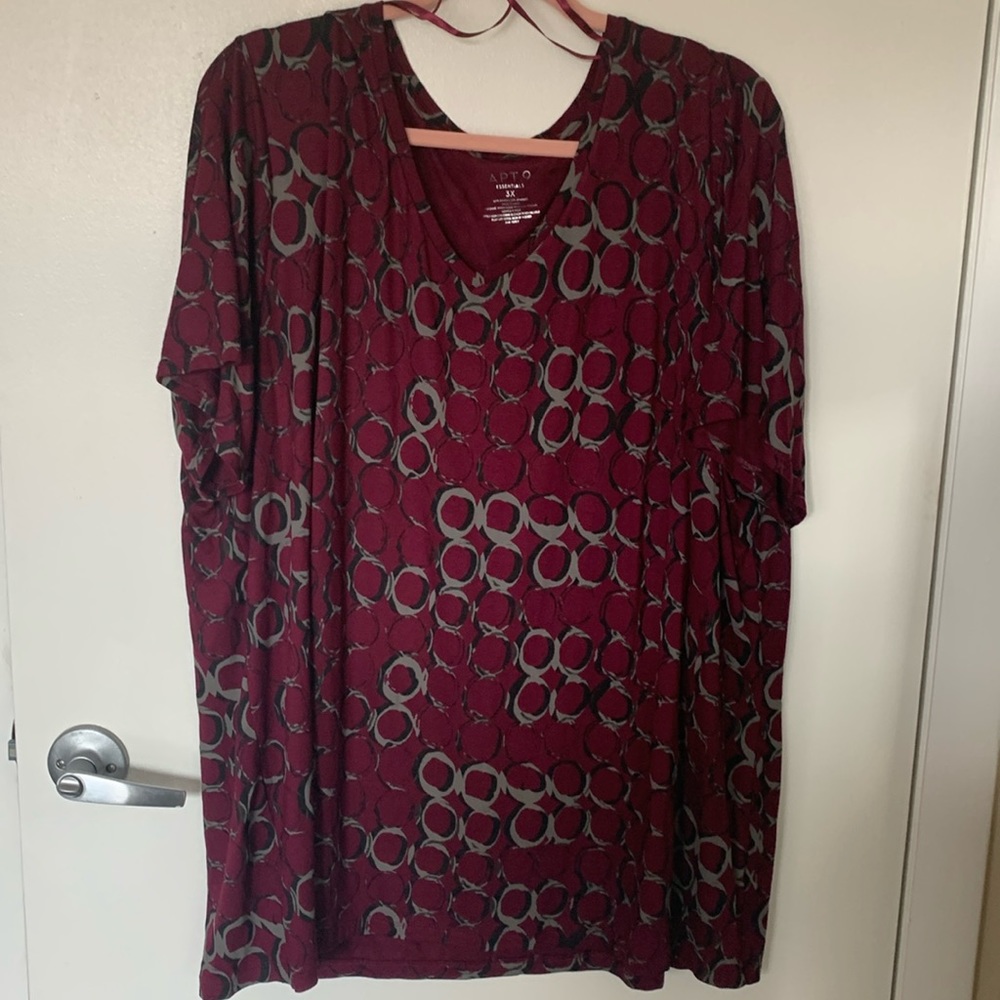 #145 Apt 9 knit v neck blouse maroon, black,gray print 3X